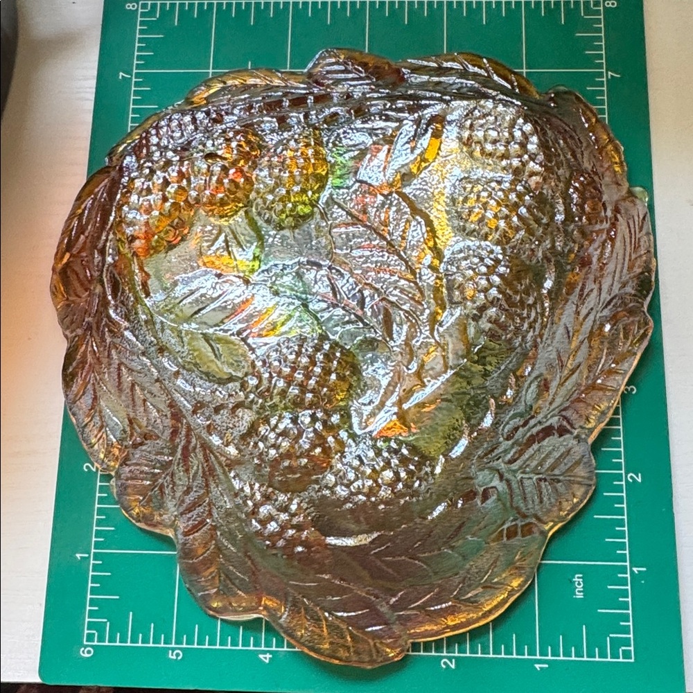 Vintage Imperial Marigold Carnival Grape Leaf Shape Glass Scalloped Bowl Dish 7" - Picture 4 of 4
